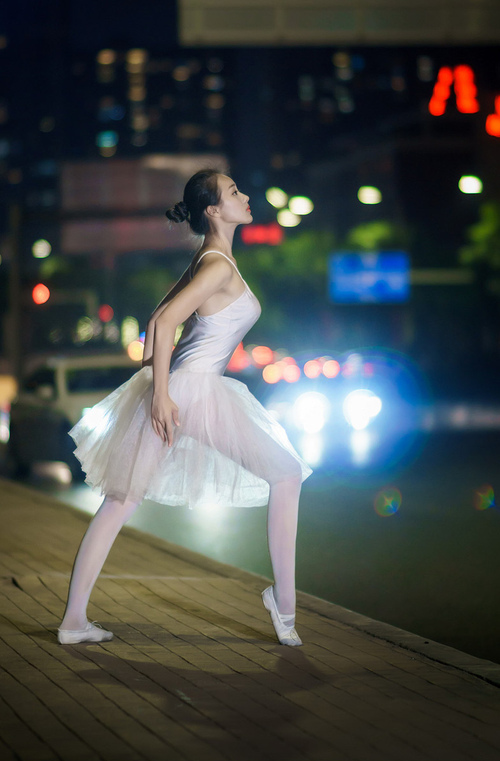 “西甲战局再掀高潮，强队纷纷冲击榜首”，西甲ds