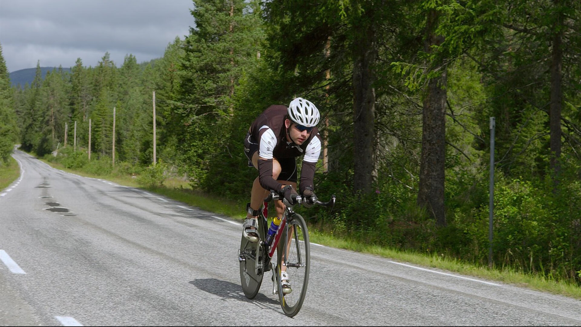 布克赛后称胜利属于全队不是个人，布克总决赛场均得分